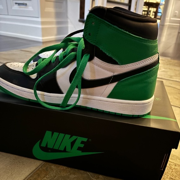 Nike Other - Jordan 1 retro high tops black and green EUC- worn only handful of times